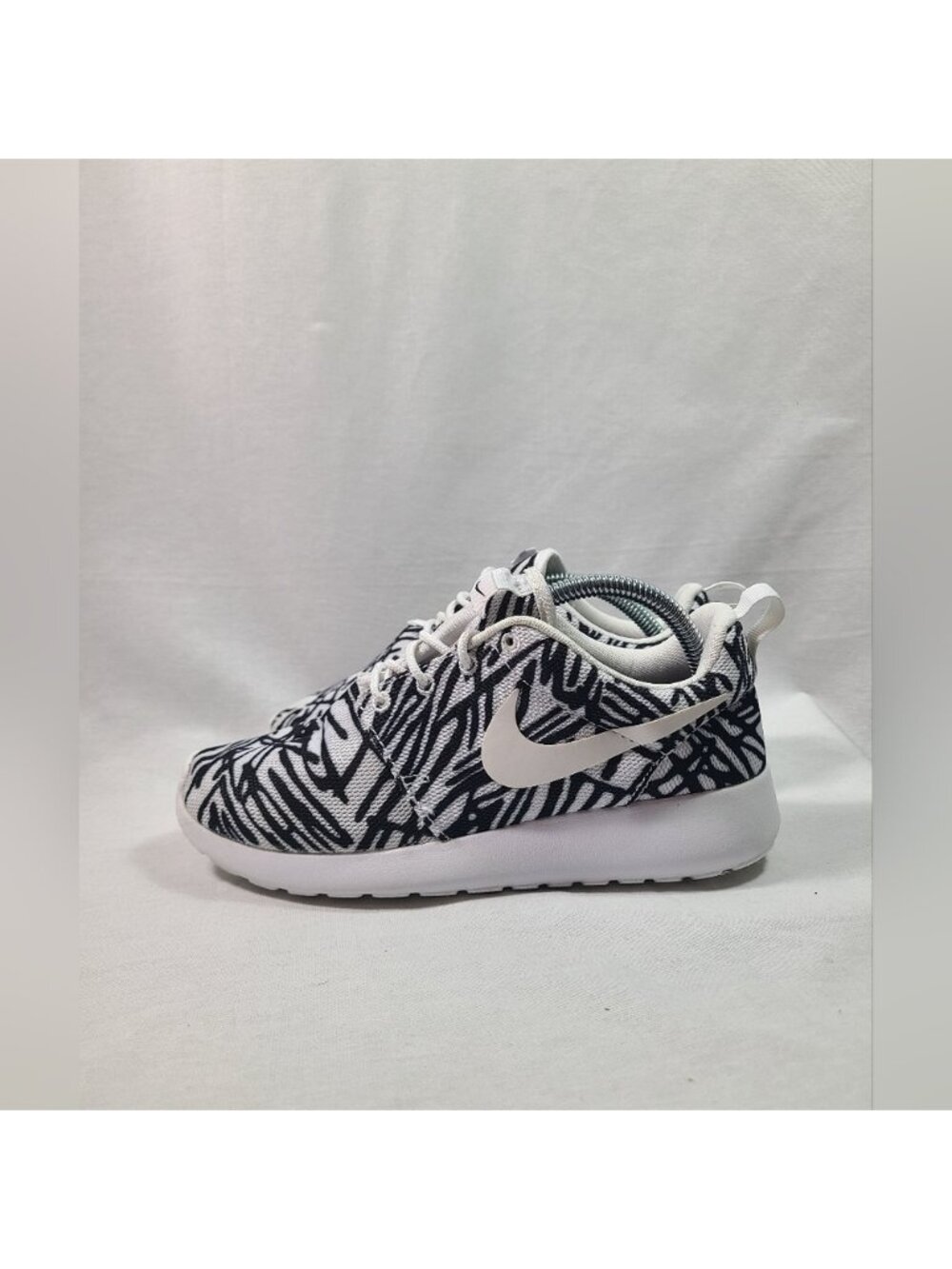 Nike Womens Roshe One 599432-110 Black Running Shoes Sneakers Size 6